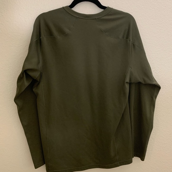 Patagonia Men’s Long Sleeve Base Layer Shirt- Medium - Picture 2 of 4